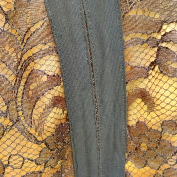 Lace and ribbon skirt - Picture 5 of 9